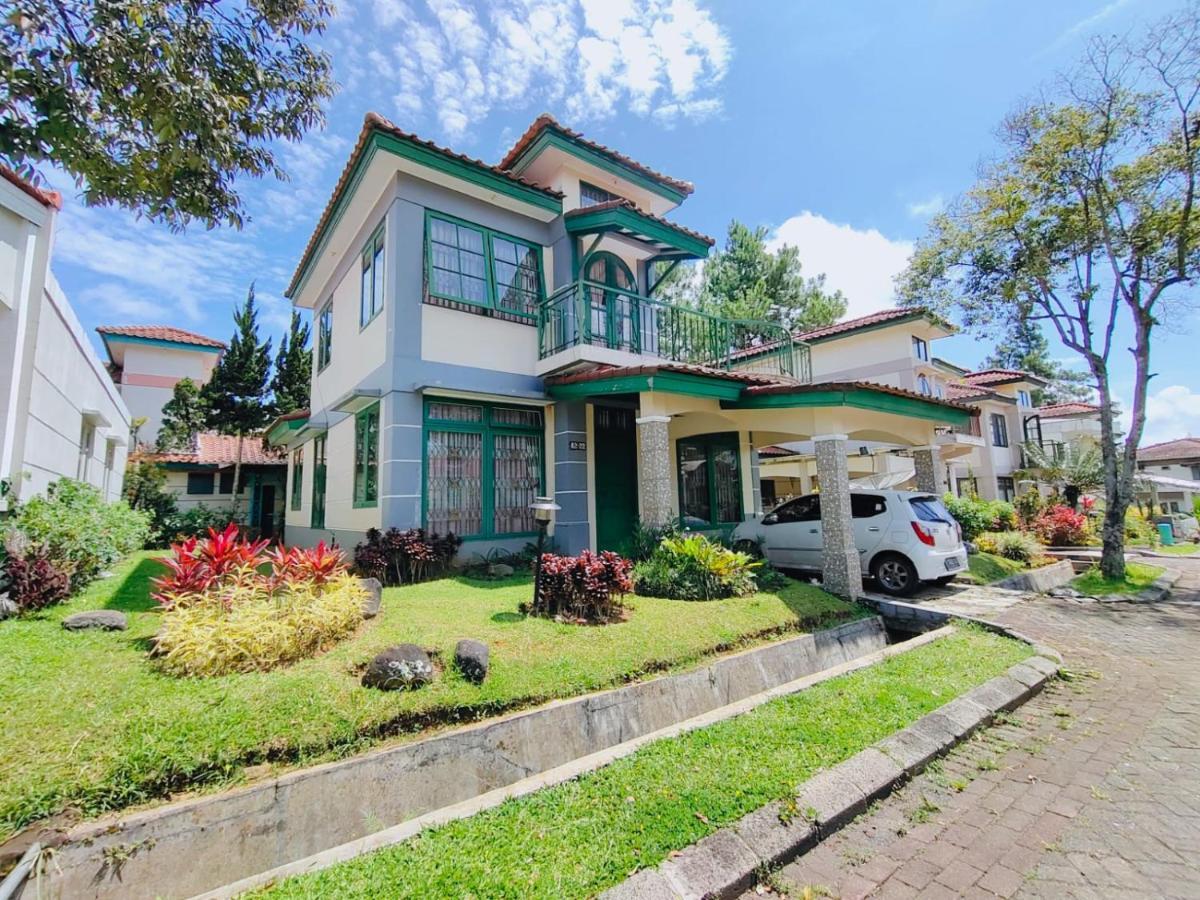 Villa Semesta Cikundul Exterior foto